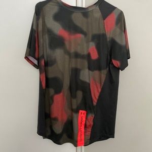 Men’s under armor XL shirt.